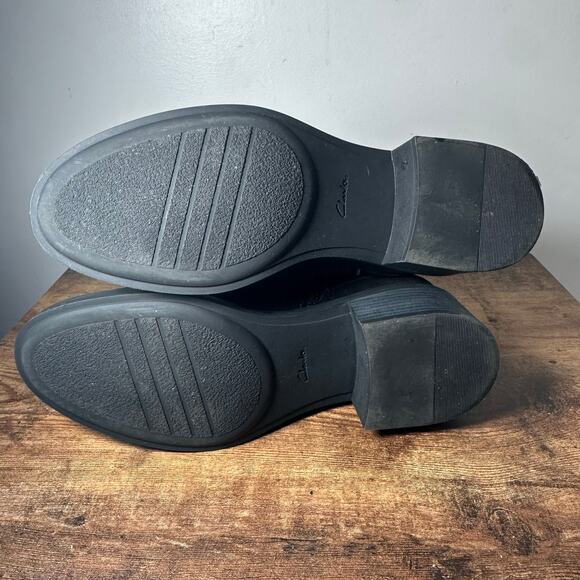 CLARKS Memi Buckle Black Suede Black Suede Bootie Womans size 8 - Picture 9 of 11